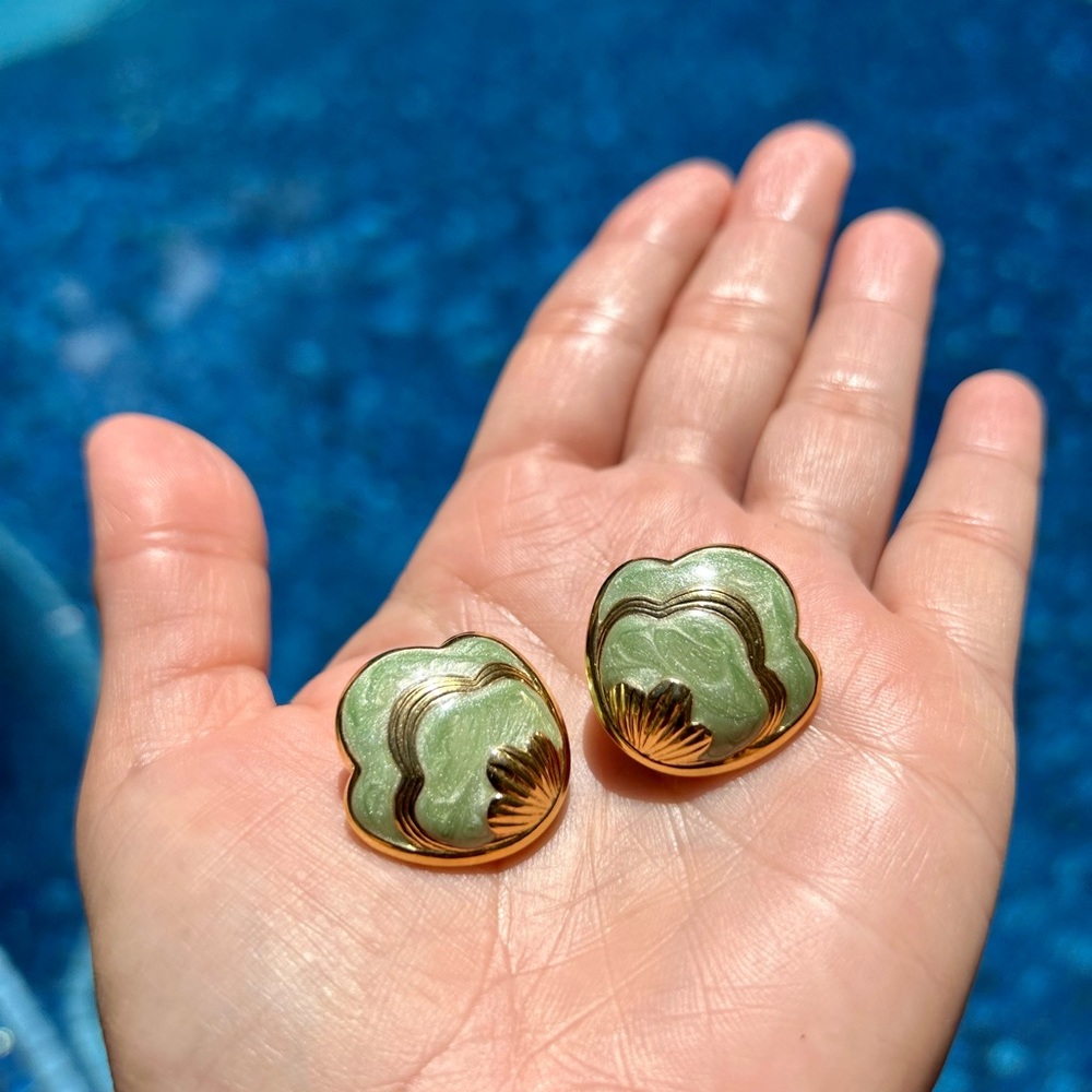 Vintage Shell Clip-on Earrings